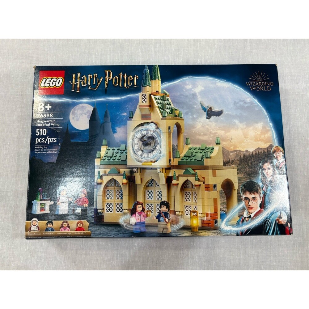 LEGO Harry Potter: Hogwarts Hospital Wing (76398) - Picture 2 of 6